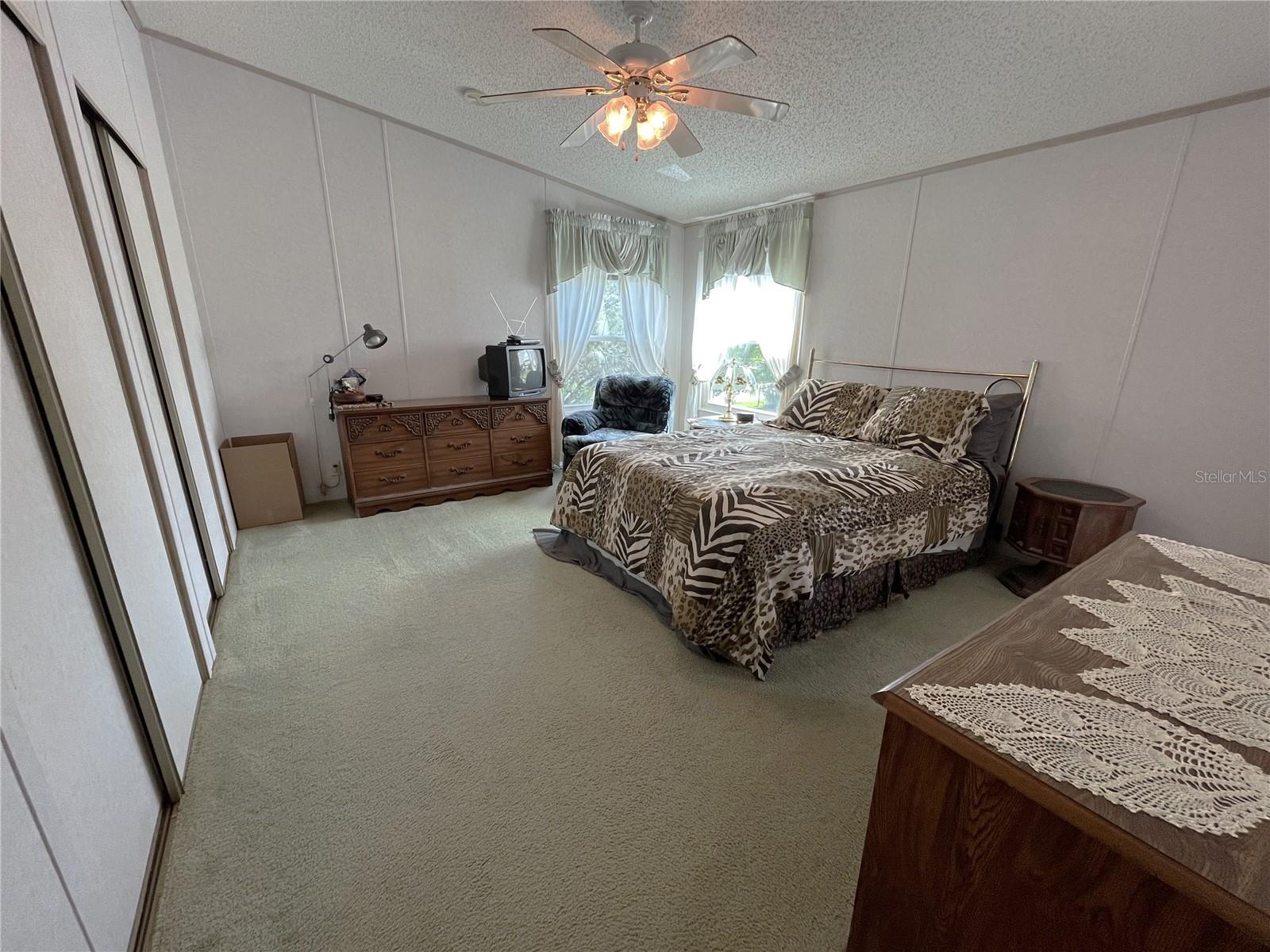 Image 10 of 22 For 14984 Edgewater Circle