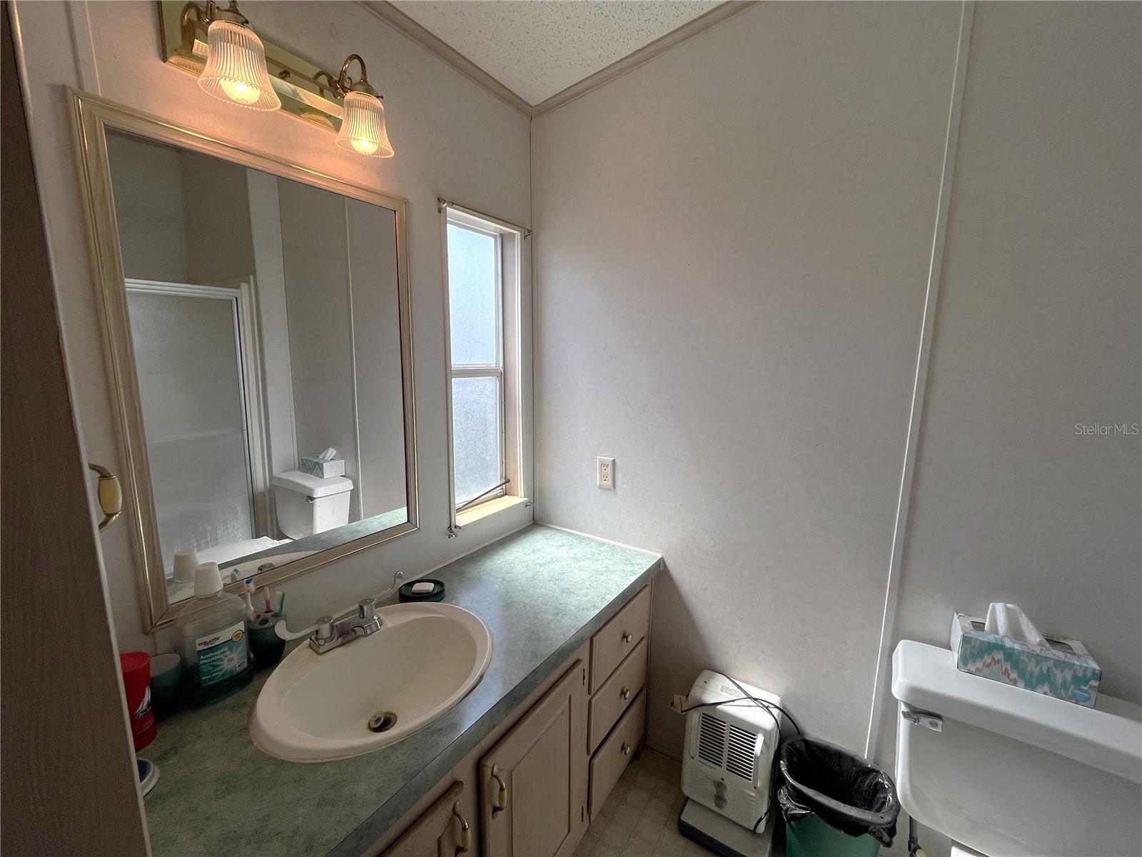 Image 11 of 22 For 14984 Edgewater Circle