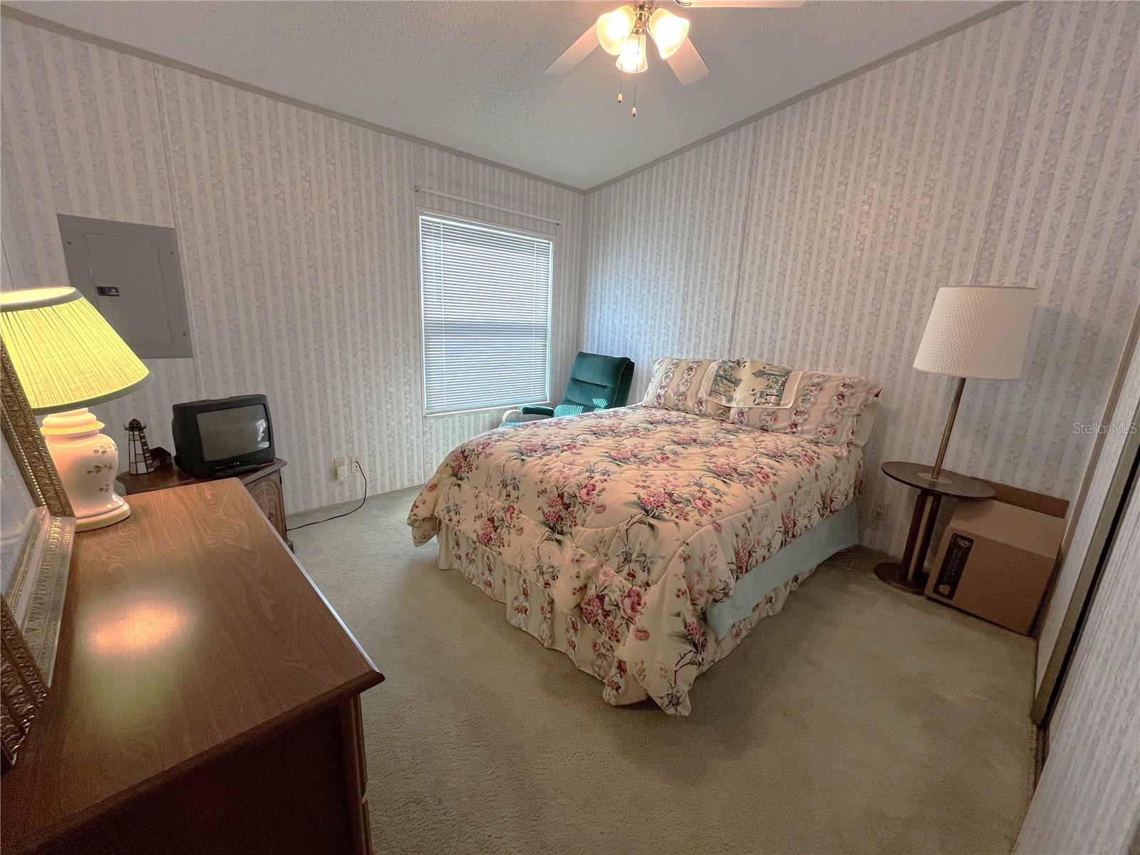 Image 13 of 22 For 14984 Edgewater Circle