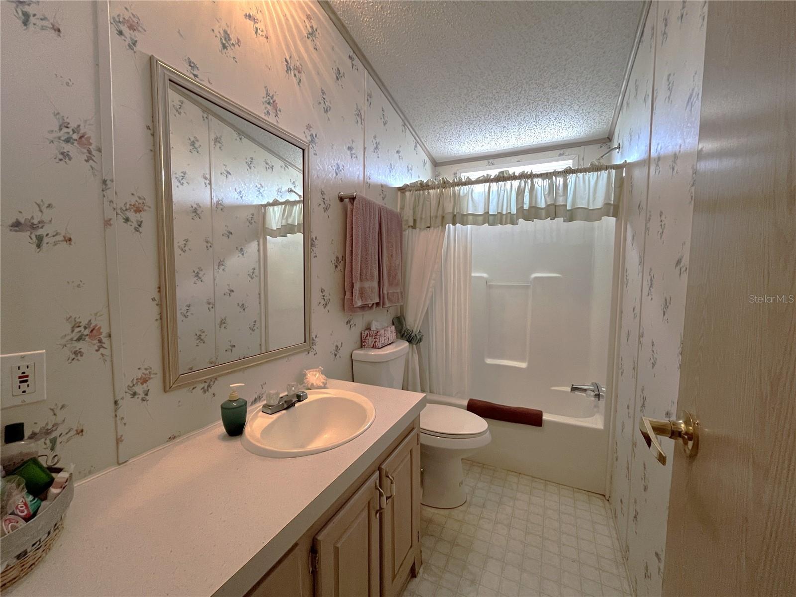 Image 14 of 22 For 14984 Edgewater Circle