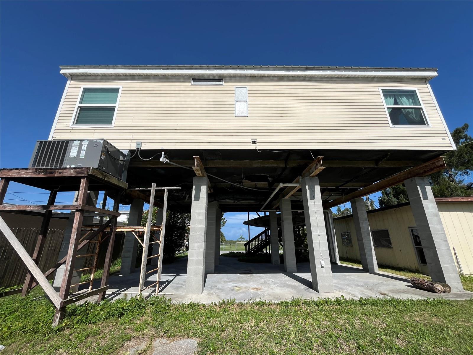 Image 16 of 22 For 14984 Edgewater Circle