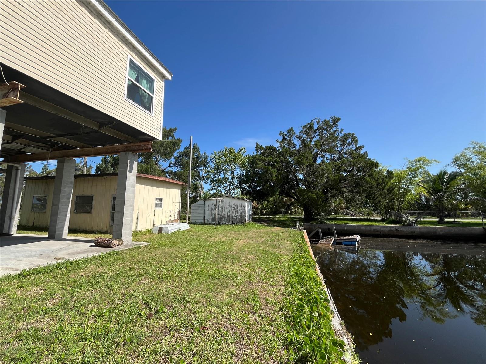 Image 18 of 22 For 14984 Edgewater Circle