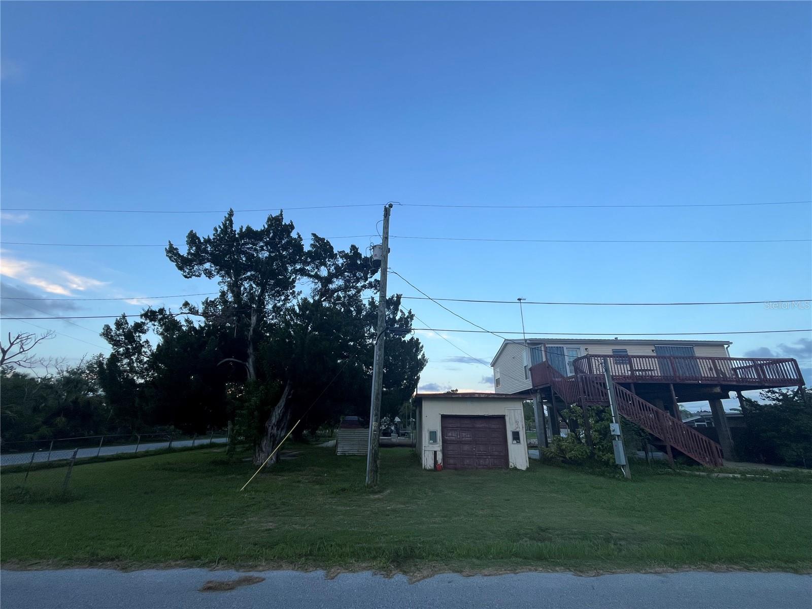 Image 21 of 22 For 14984 Edgewater Circle