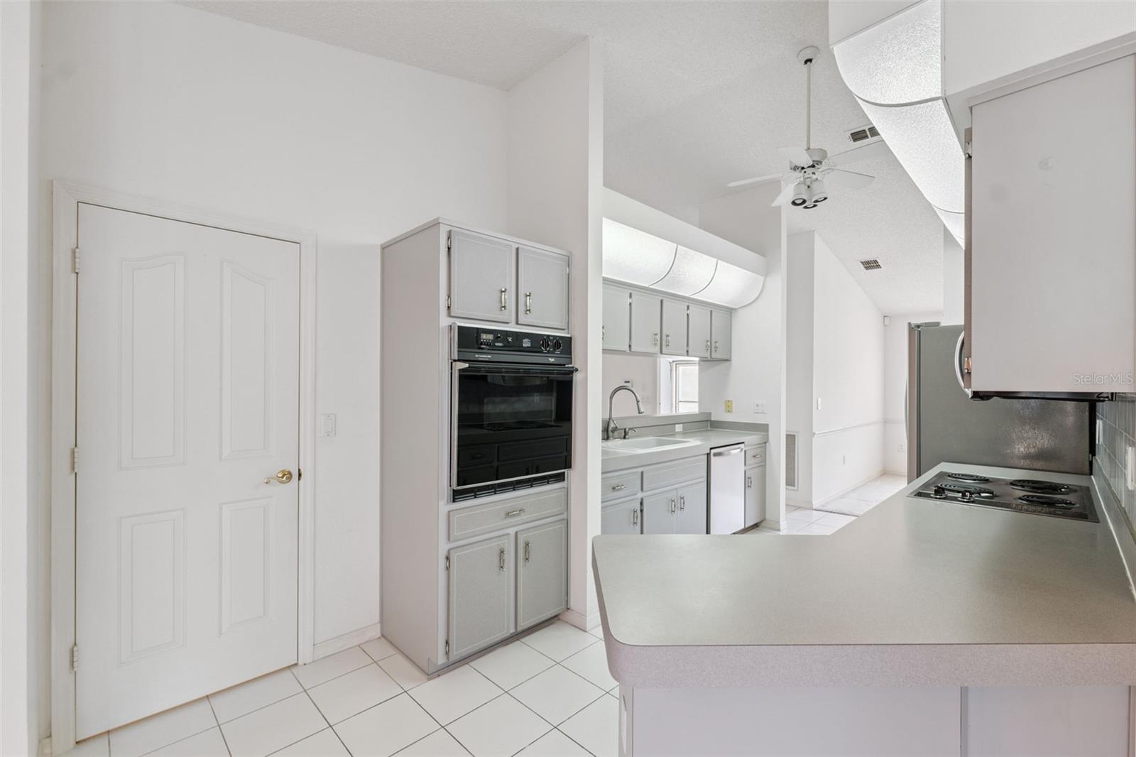 Image 13 of 59 For 10394 Ireland Street