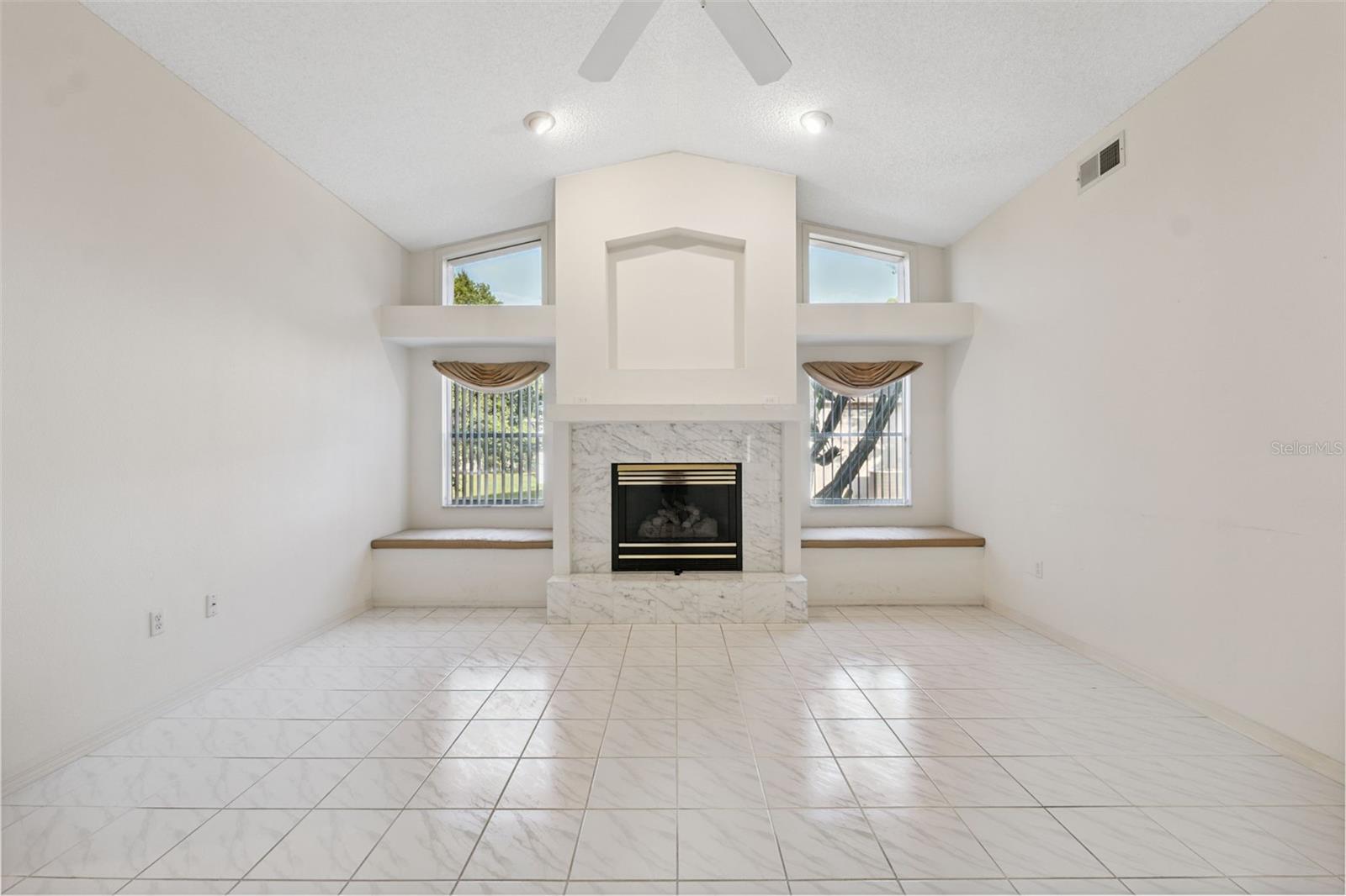 Image 18 of 59 For 10394 Ireland Street
