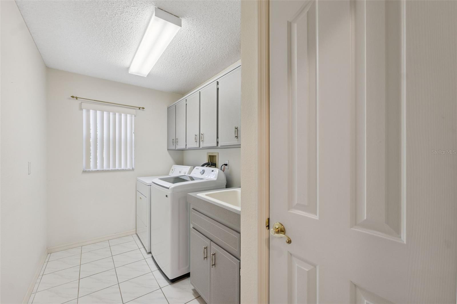 Image 41 of 59 For 10394 Ireland Street