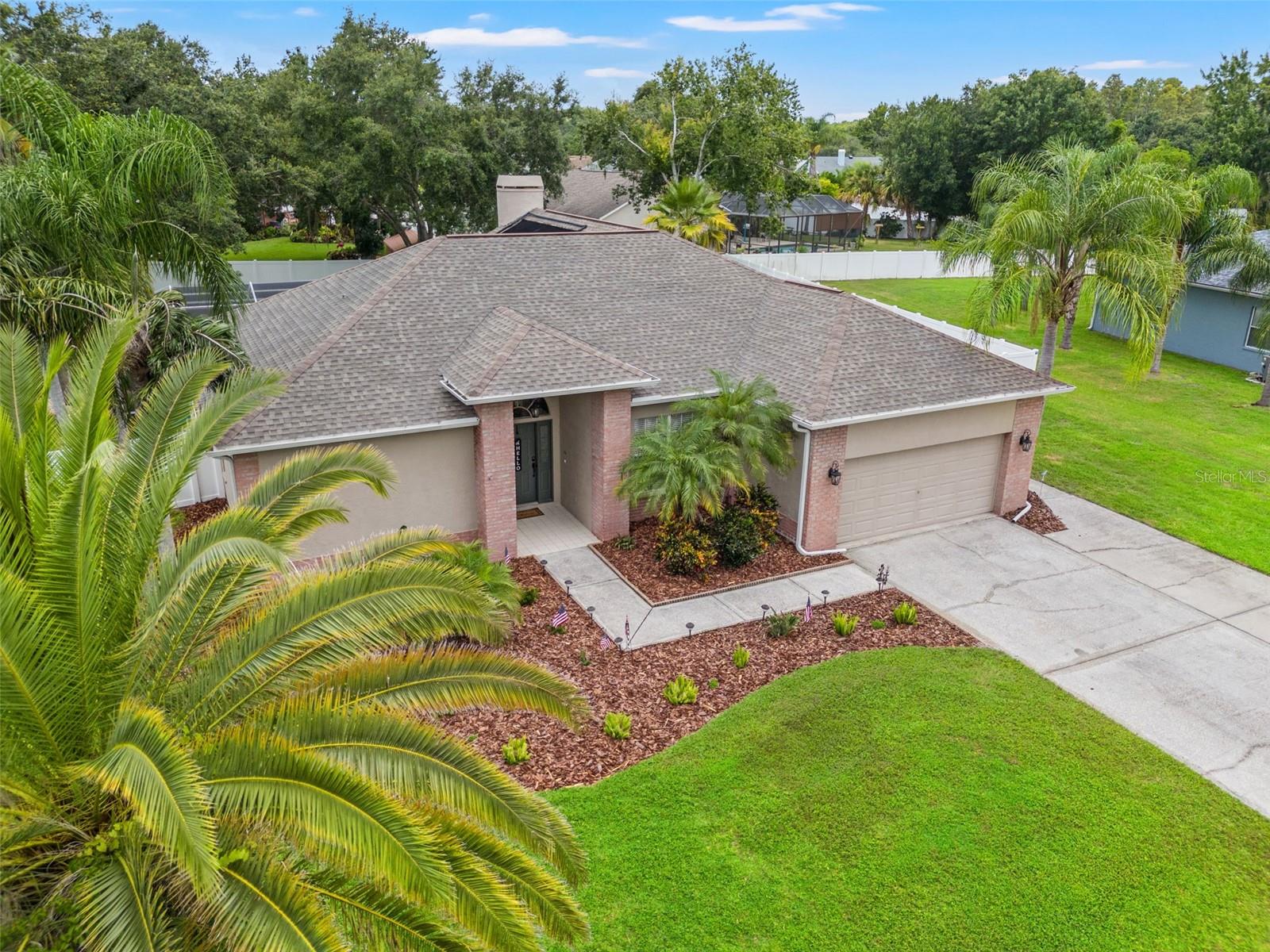 Listing photo id 0 for 3901 Sandalwood Drive