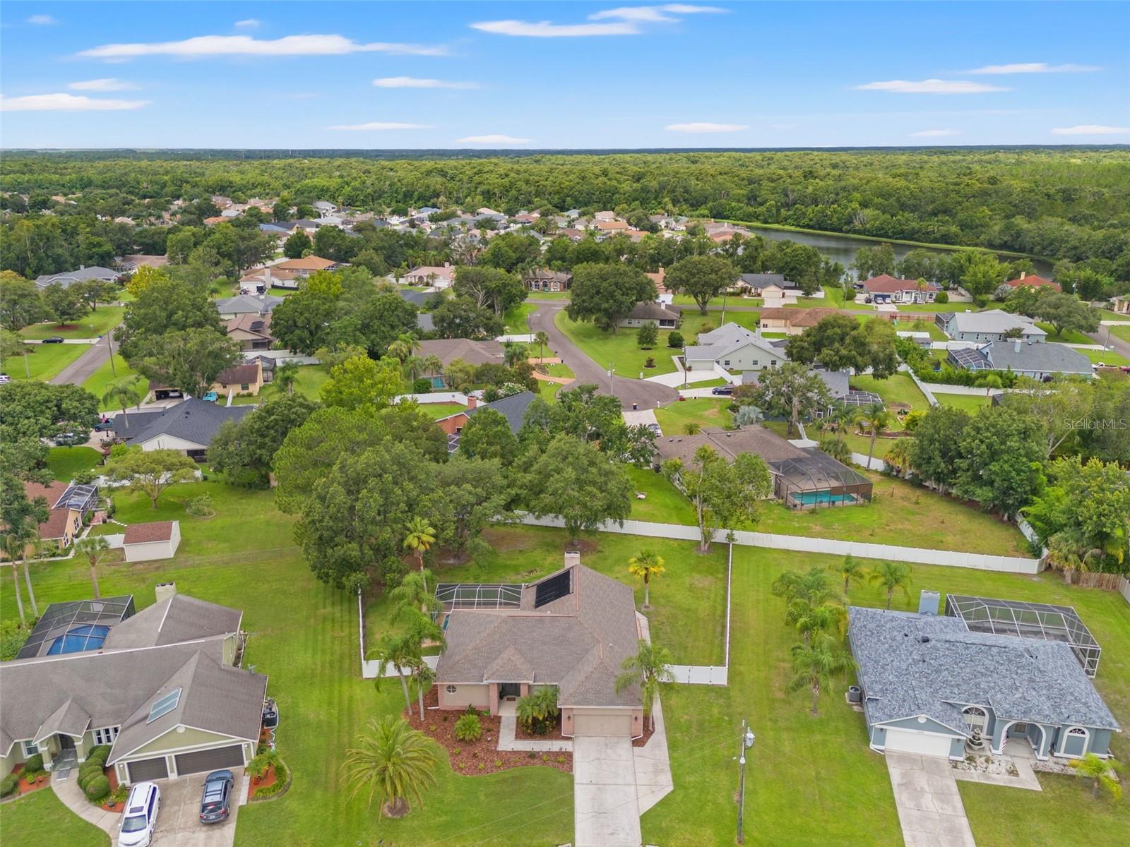 Listing photo id 26 for 3901 Sandalwood Drive