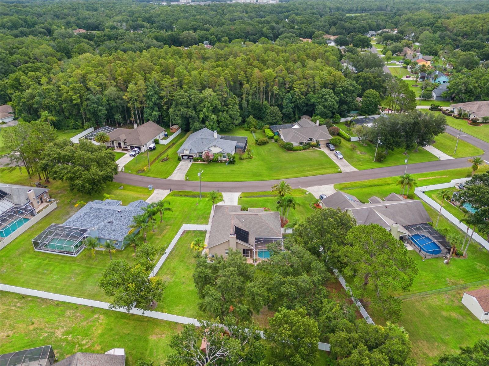Listing photo id 27 for 3901 Sandalwood Drive