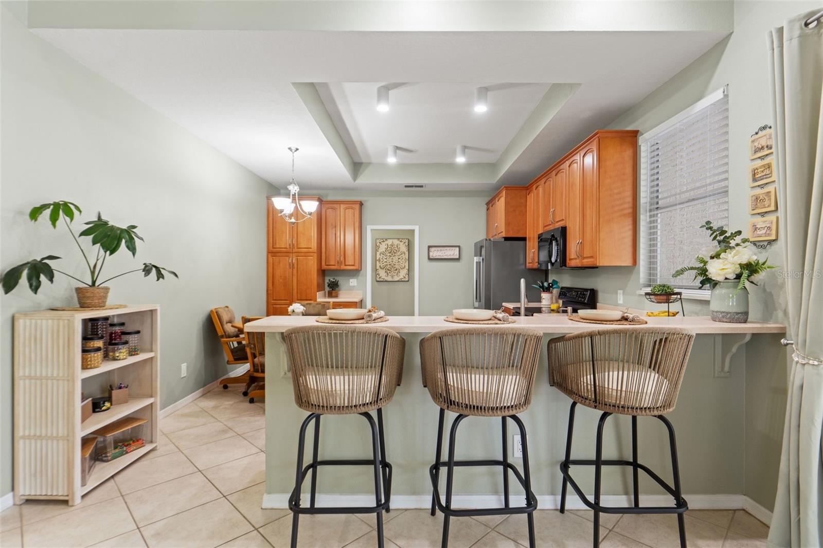 Listing photo id 7 for 3901 Sandalwood Drive