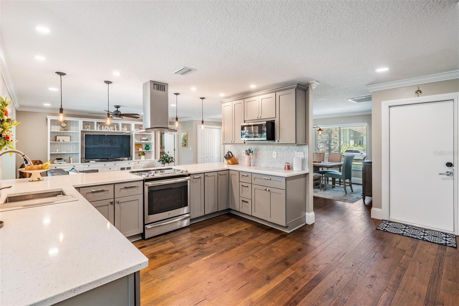 Listing photo id 5 for 3180 Masters Drive