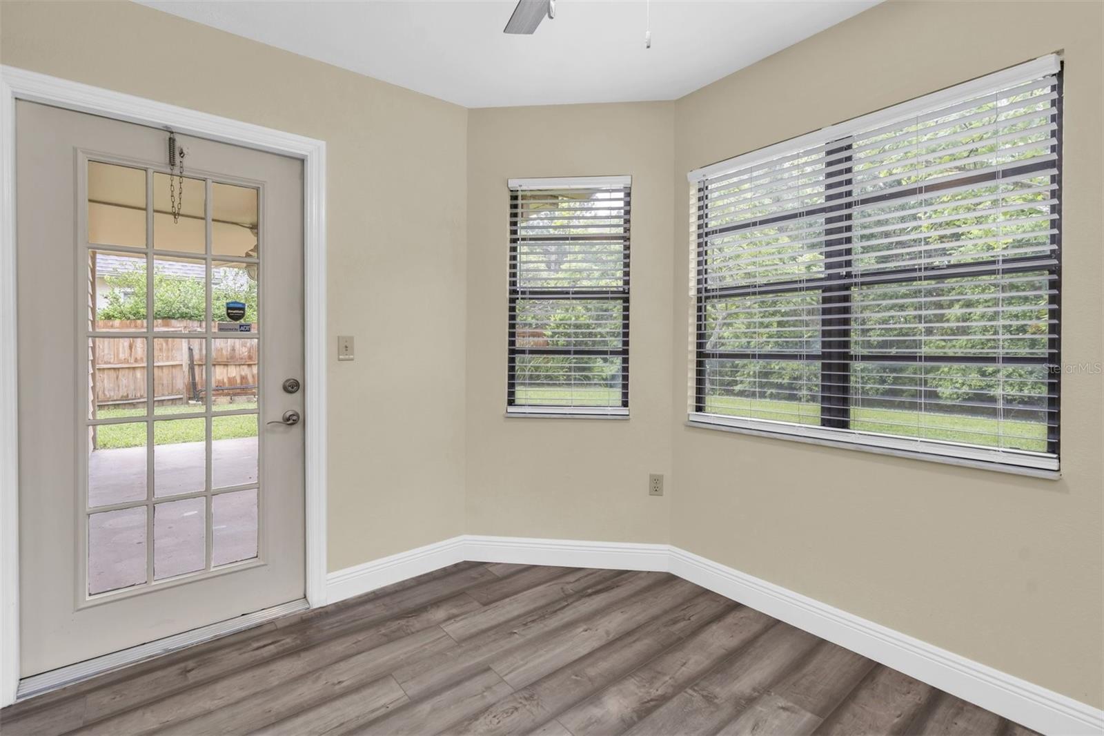 Image 15 of 41 For 7230 Hummingbird Lane