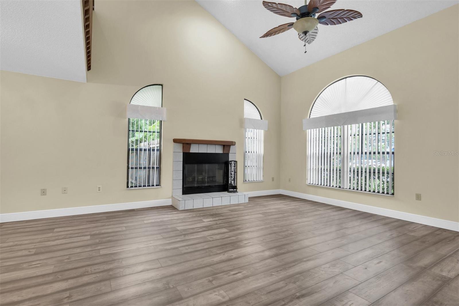 Image 7 of 41 For 7230 Hummingbird Lane