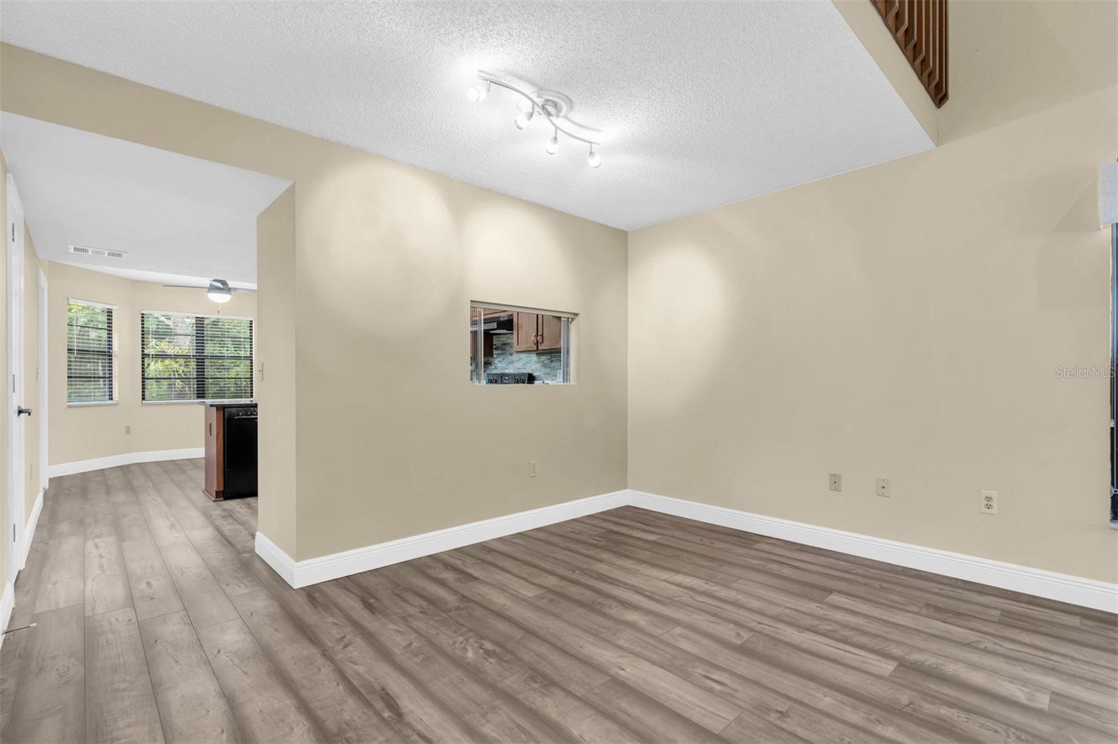 Image 9 of 41 For 7230 Hummingbird Lane