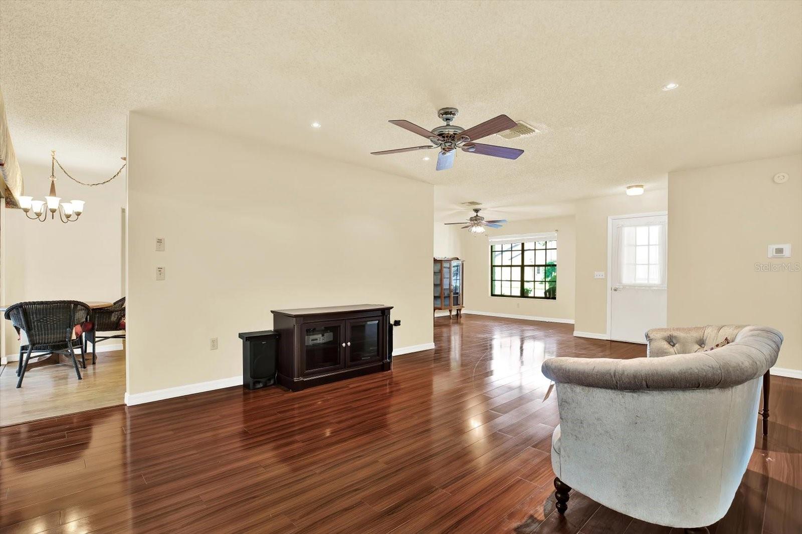 Image 4 of 27 For 6654 Brambleleaf Drive