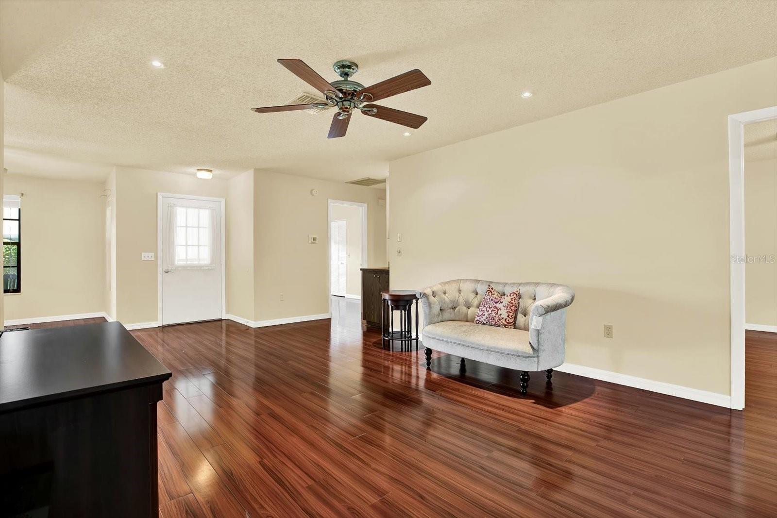 Image 5 of 27 For 6654 Brambleleaf Drive