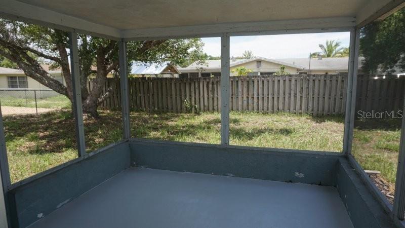 Listing photo id 11 for 7703 Topay Lane