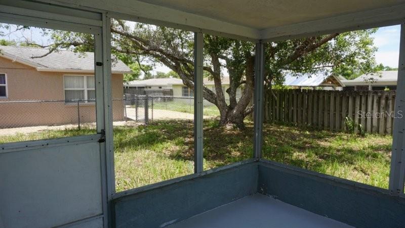 Listing photo id 12 for 7703 Topay Lane