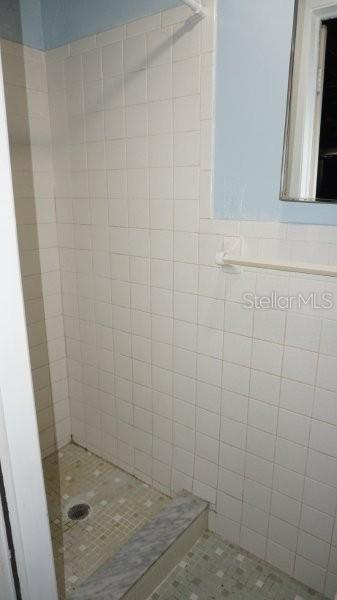 Listing photo id 13 for 7703 Topay Lane