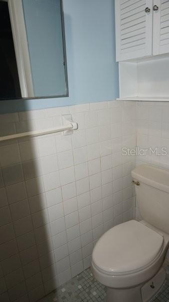 Listing photo id 14 for 7703 Topay Lane
