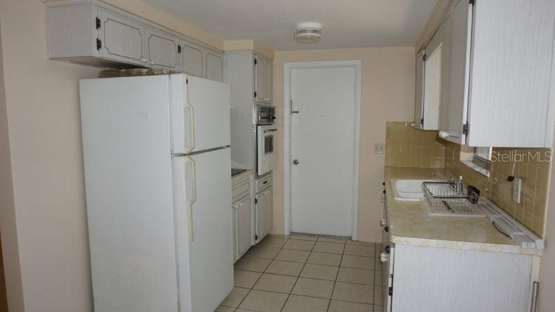 Listing photo id 0 for 7703 Topay Lane