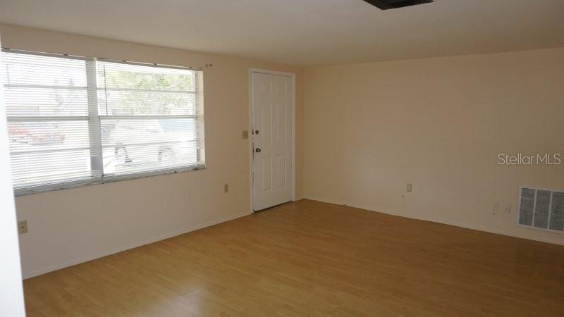Listing photo id 4 for 7703 Topay Lane