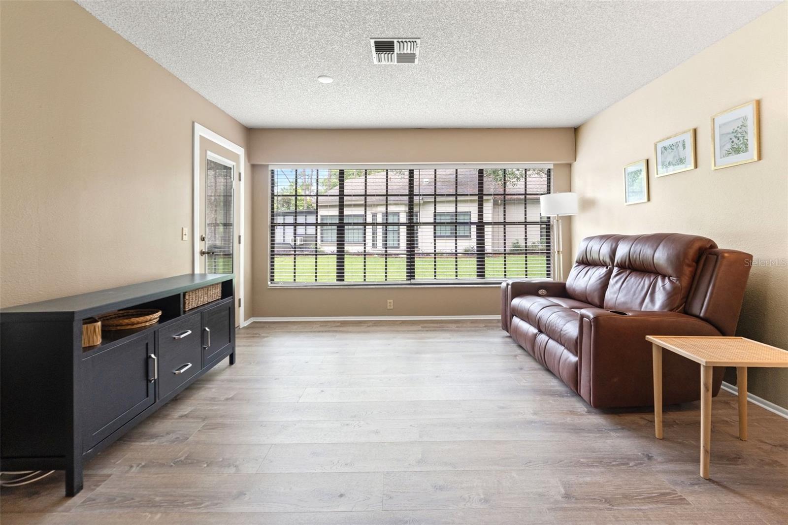 Image 18 of 33 For 6085 Pekin Court