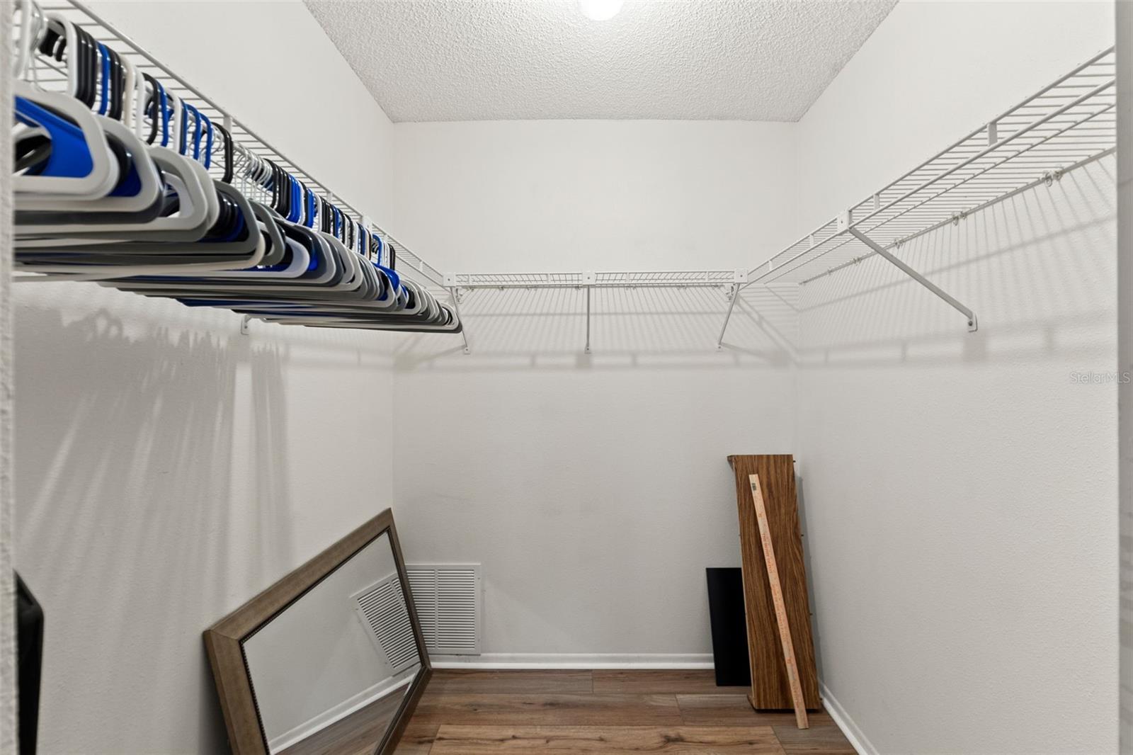 Image 27 of 33 For 6085 Pekin Court