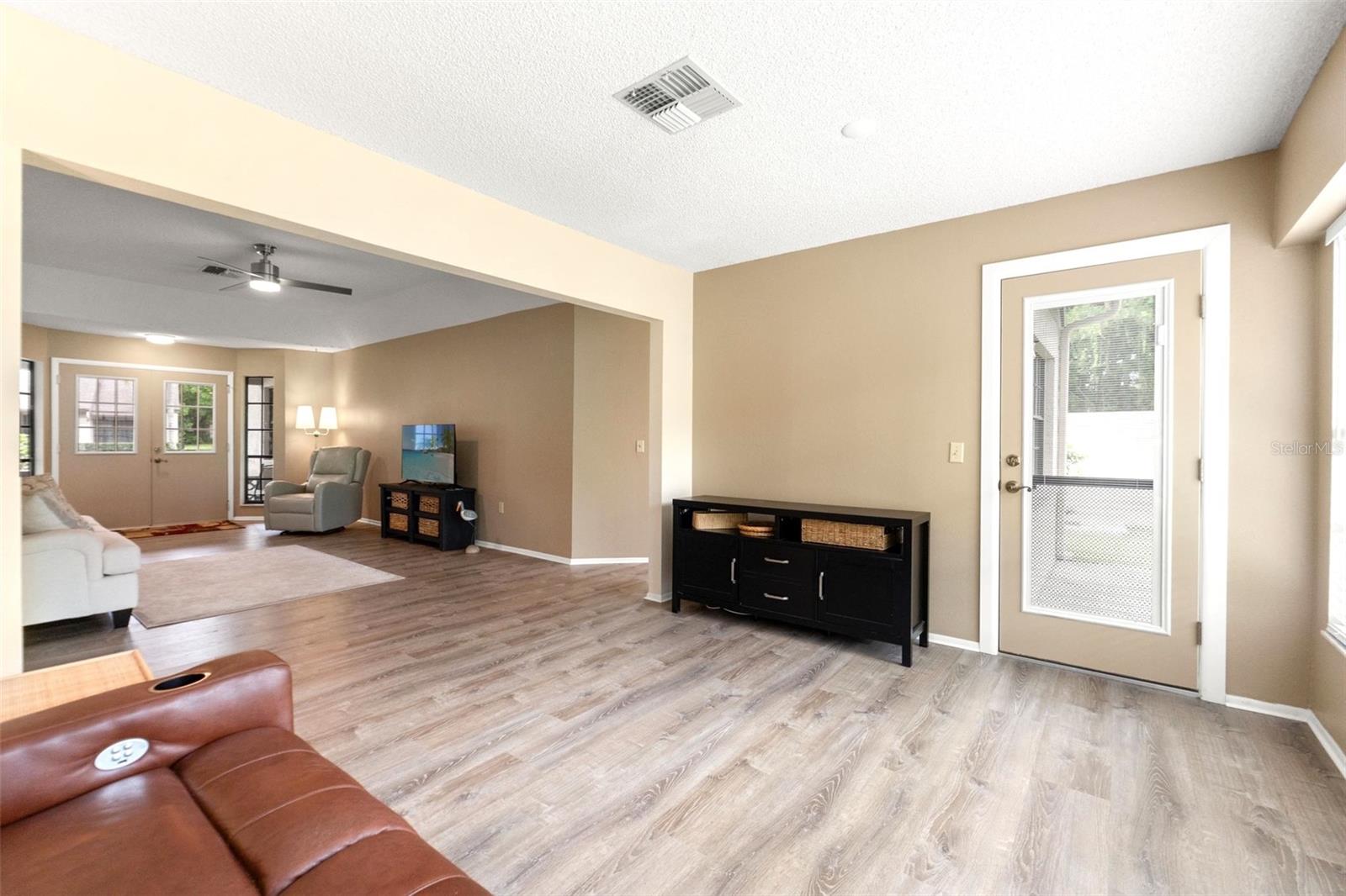 Image 5 of 33 For 6085 Pekin Court