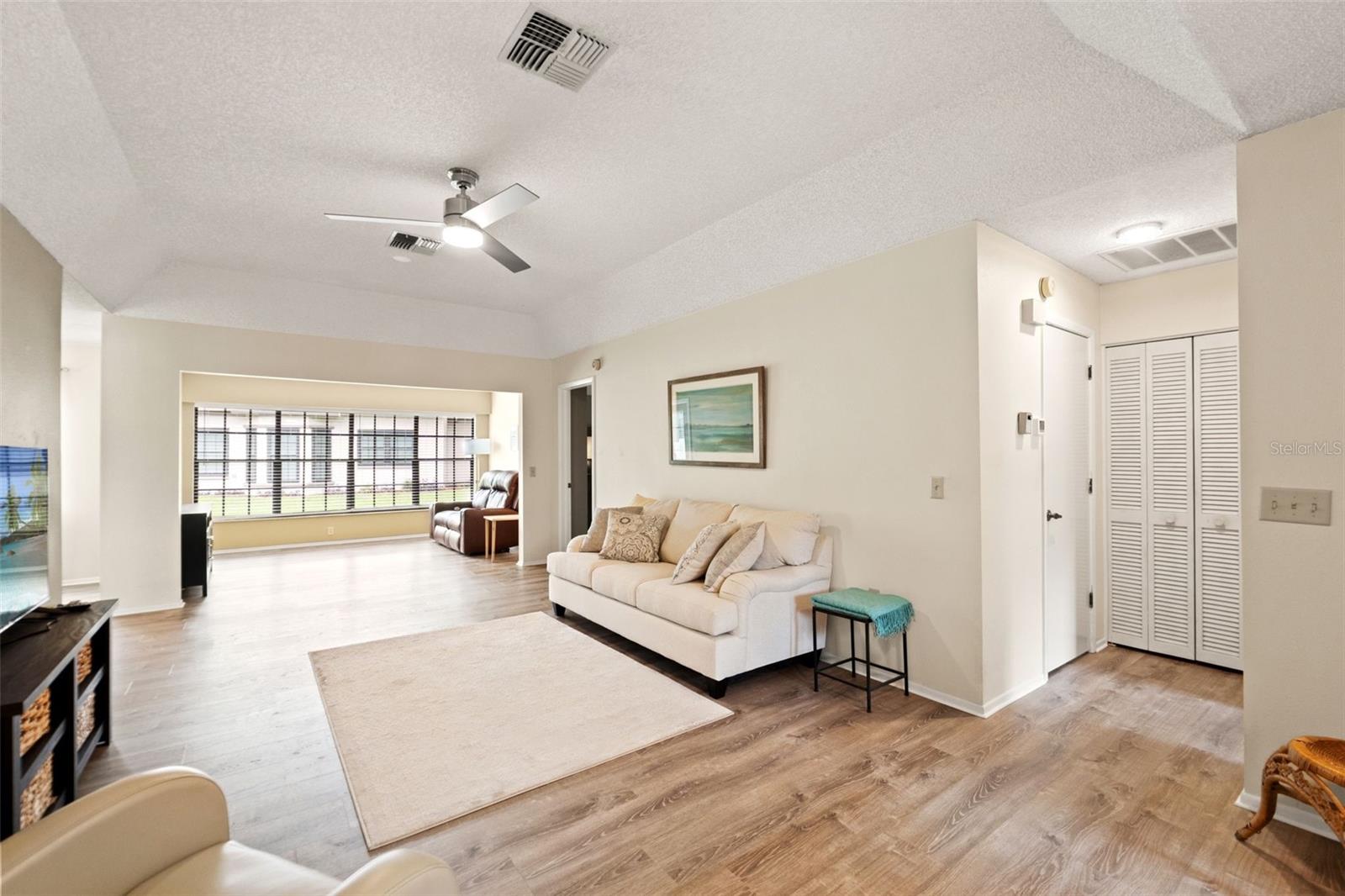 Image 6 of 33 For 6085 Pekin Court