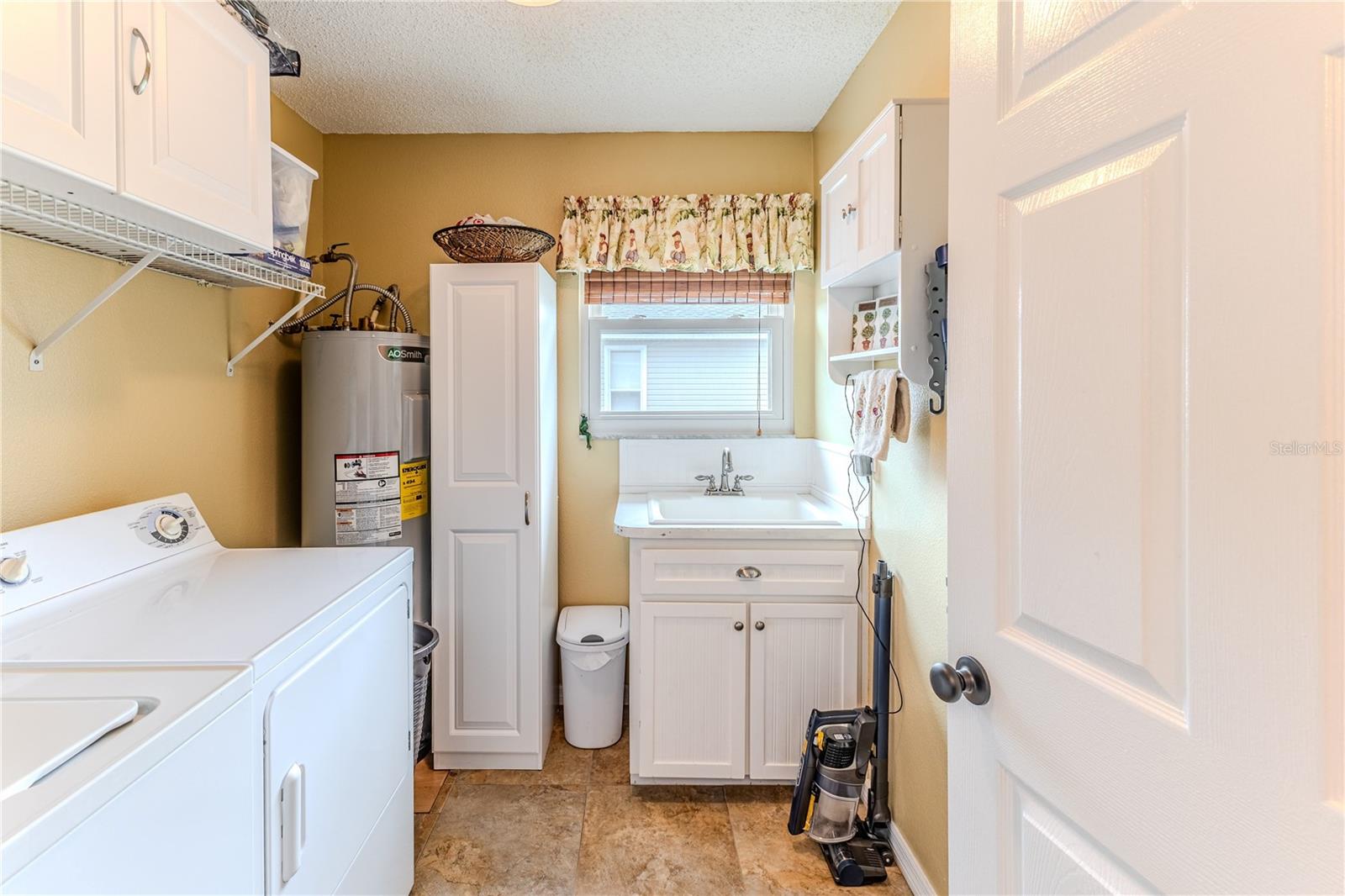 Listing photo id 23 for 3431 Croaker Drive