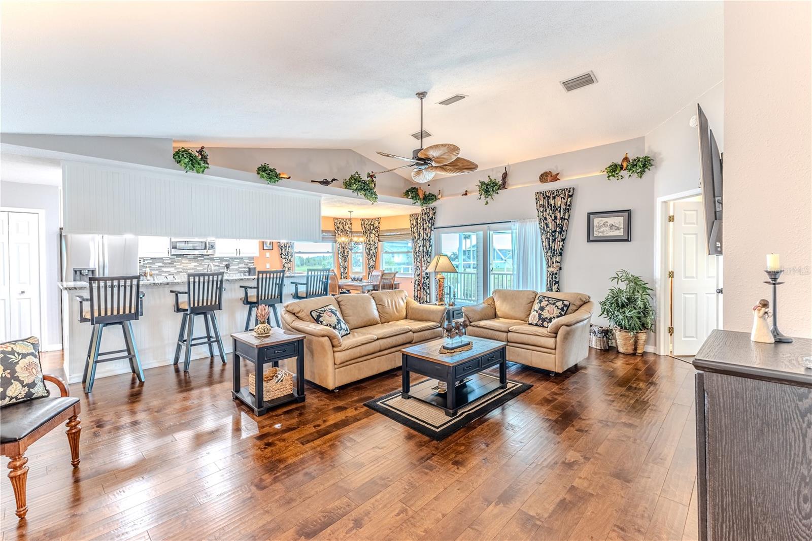 Listing photo id 25 for 3431 Croaker Drive