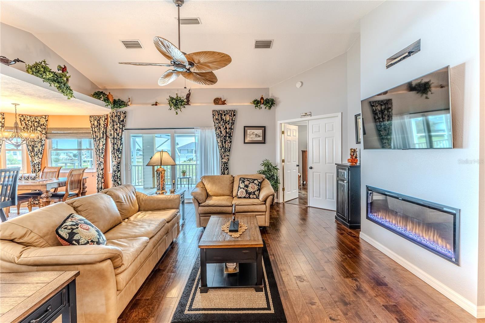 Listing photo id 26 for 3431 Croaker Drive