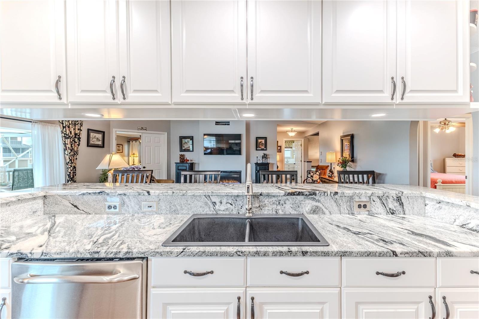 Listing photo id 40 for 3431 Croaker Drive