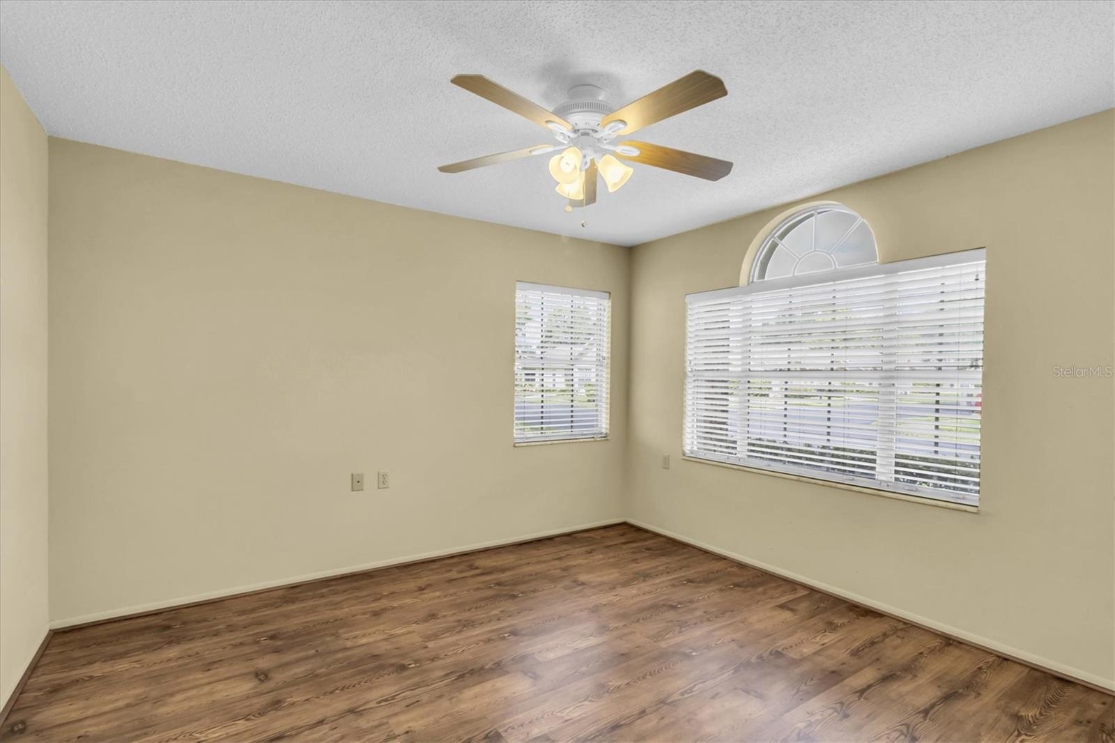 Image 22 of 38 For 4720 Sheffield Drive 4720