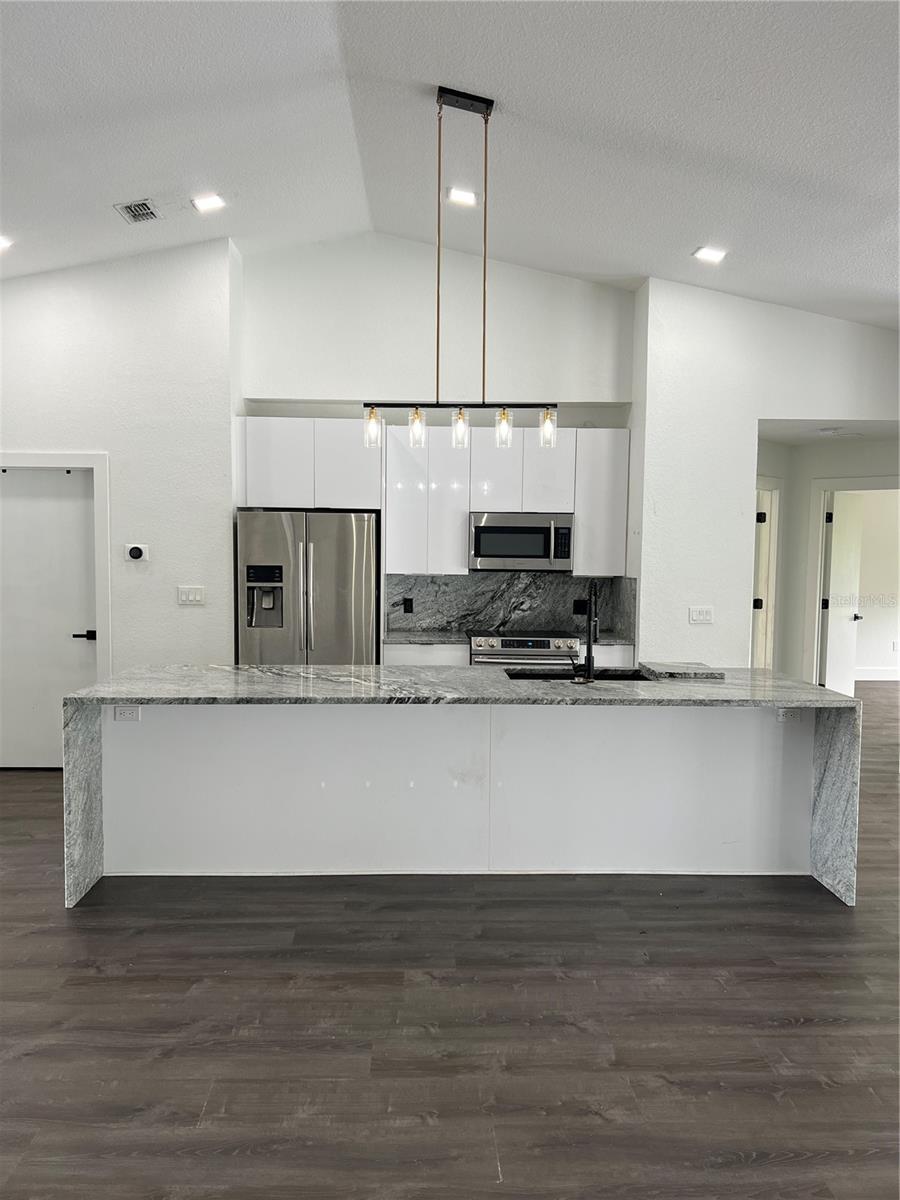 Image 3 of 16 For 5328 Merkin Place