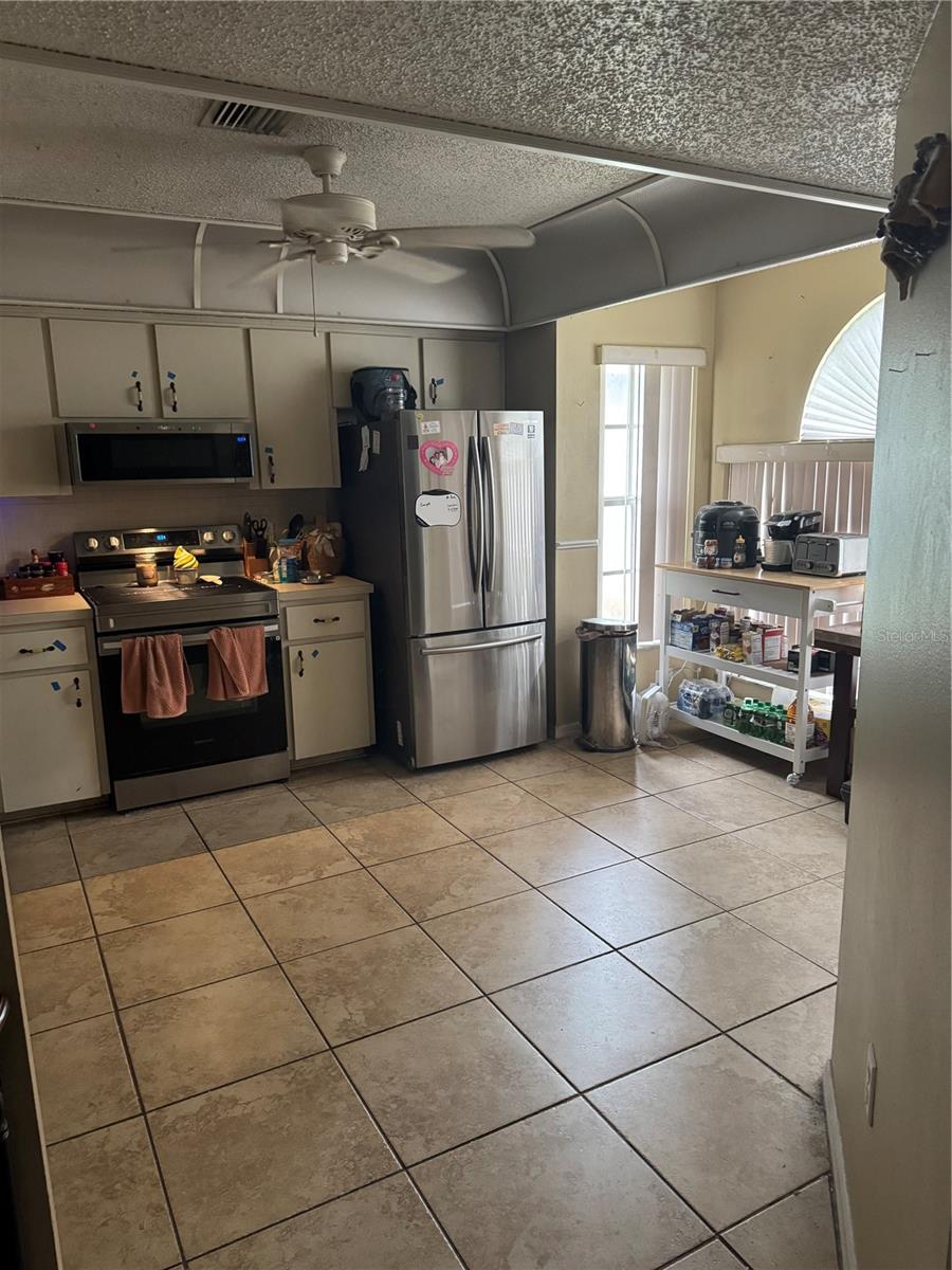 Listing photo id 1 for 11029 Bentwood Court