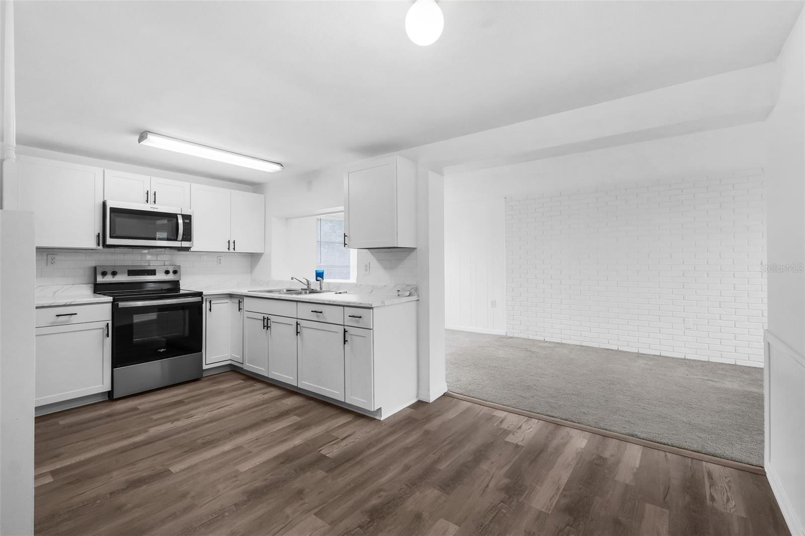 Listing photo id 8 for 3528 Sheryl Hill Drive