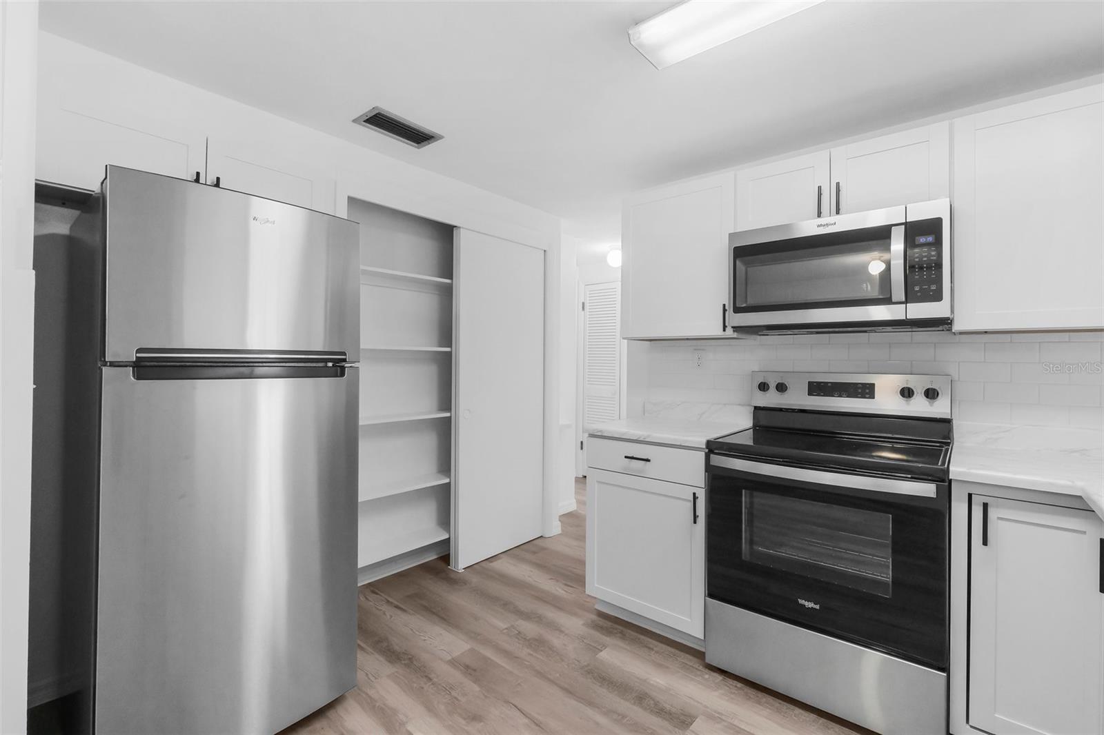 Listing photo id 11 for 3528 Sheryl Hill Drive