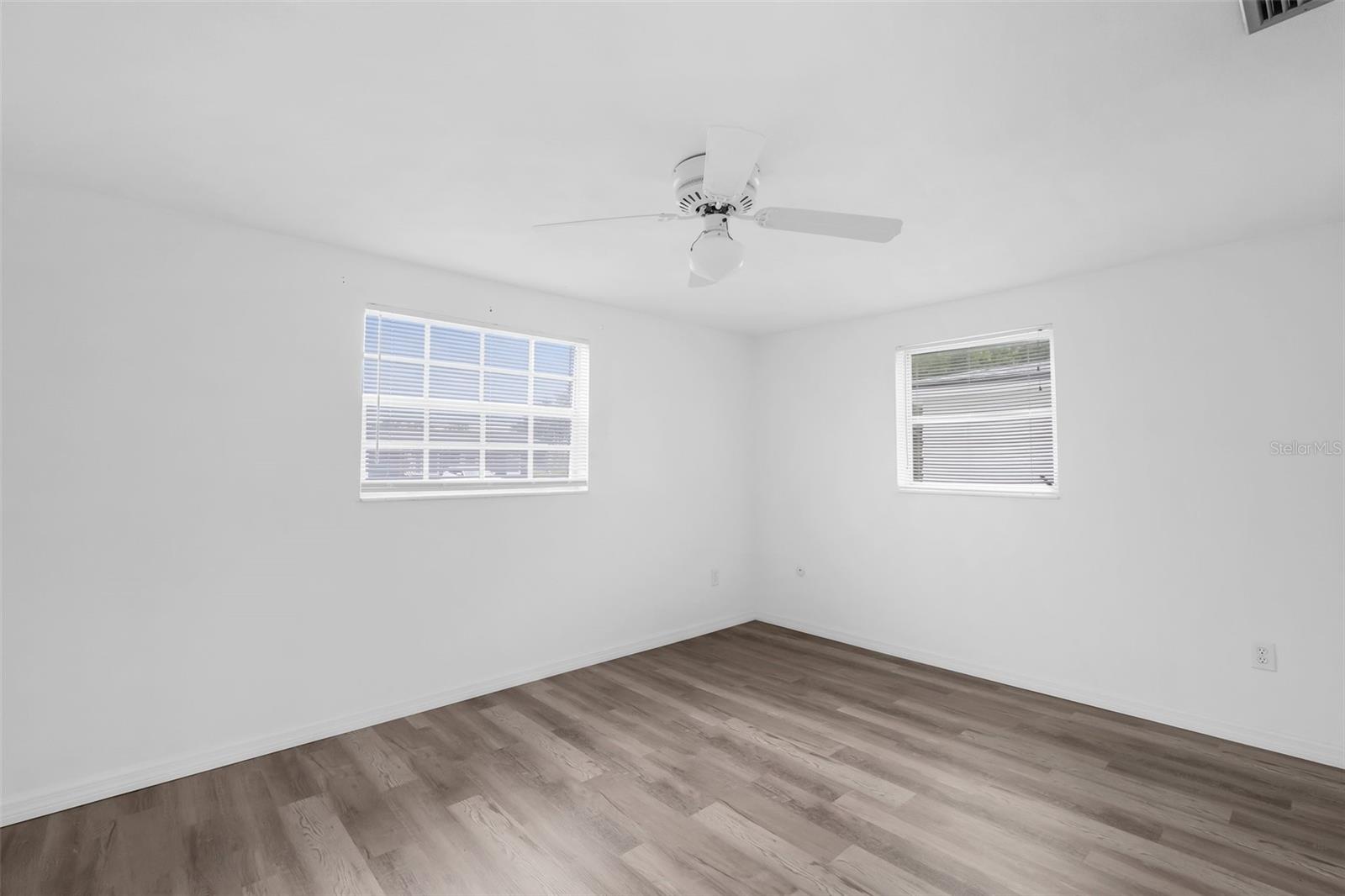 Listing photo id 17 for 3528 Sheryl Hill Drive