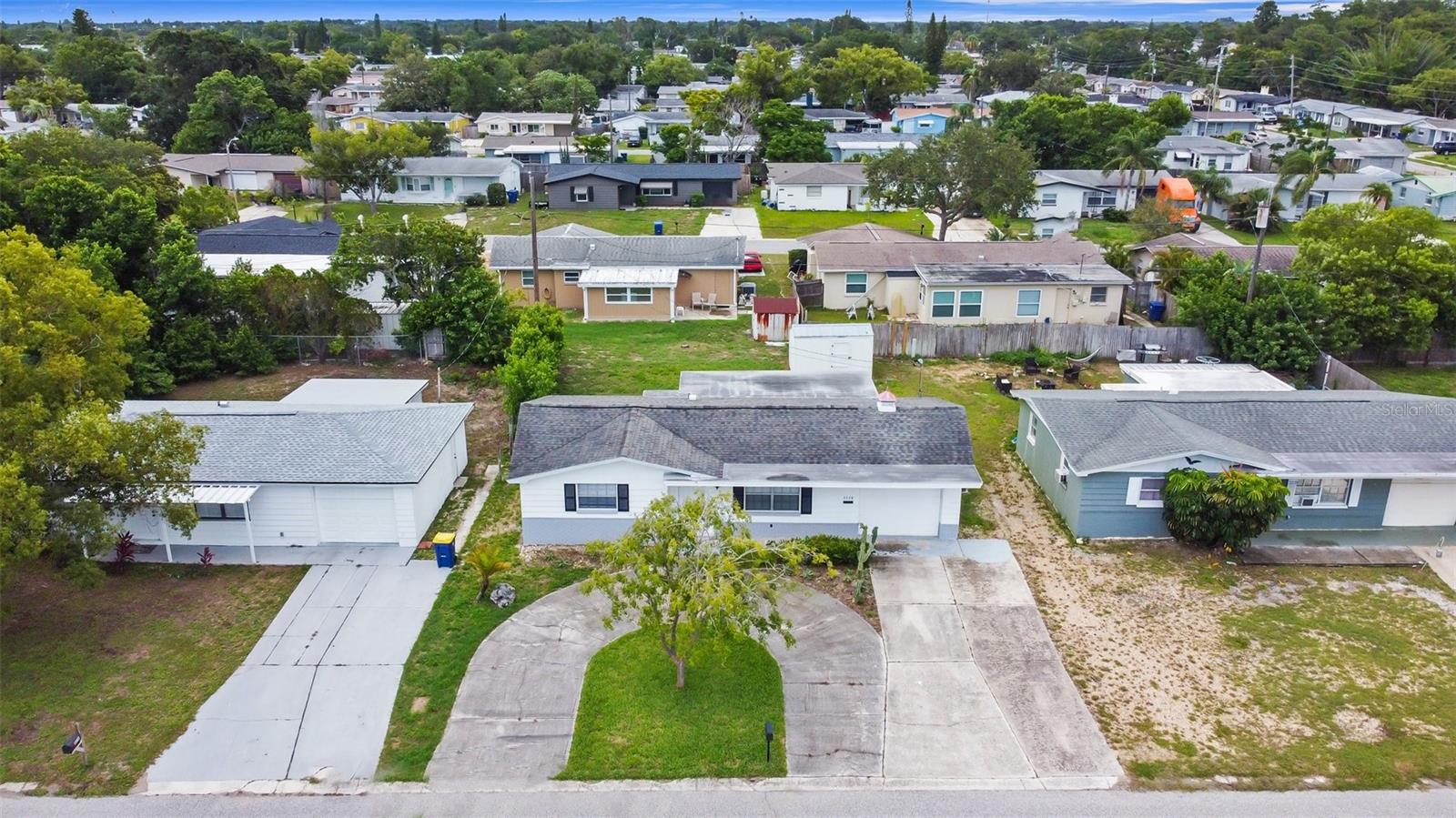Listing photo id 0 for 3528 Sheryl Hill Drive