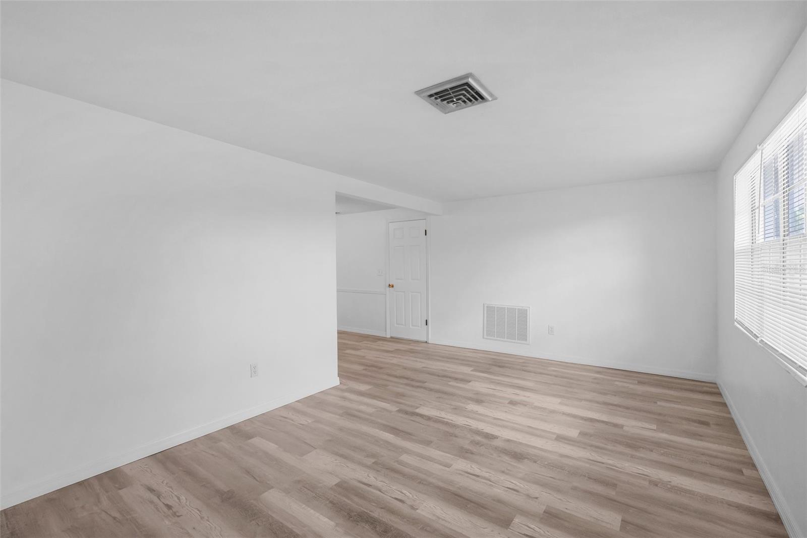 Listing photo id 2 for 3528 Sheryl Hill Drive