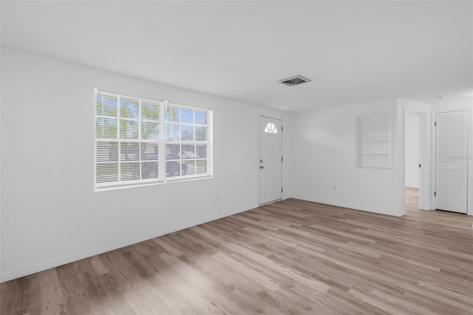 Listing photo id 4 for 3528 Sheryl Hill Drive