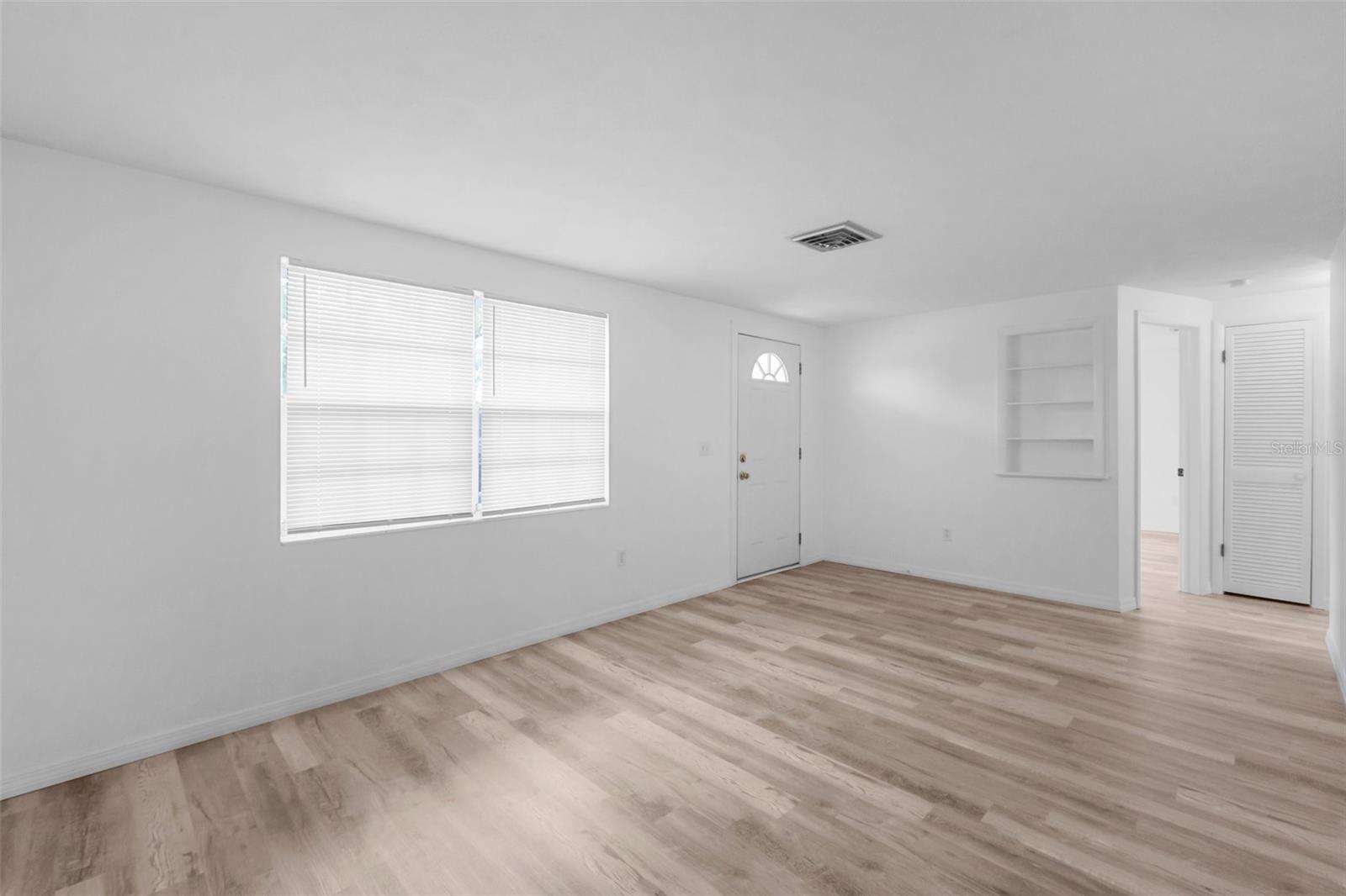 Listing photo id 5 for 3528 Sheryl Hill Drive