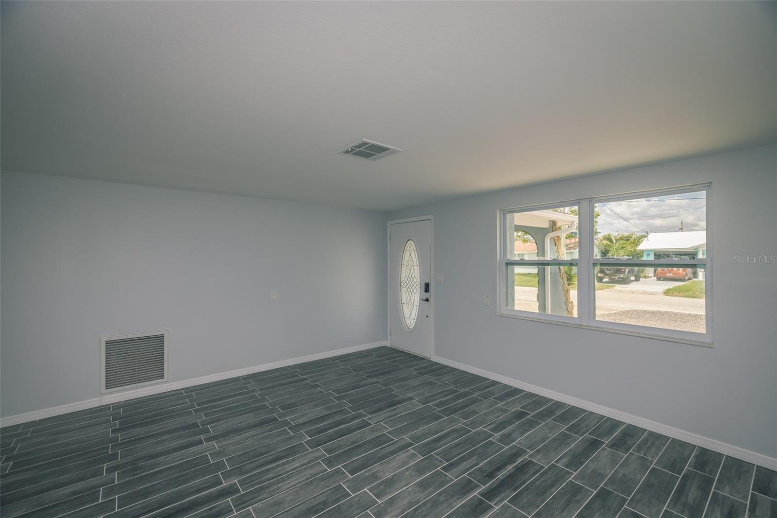 Image 11 of 48 For 13909 Barnard Avenue