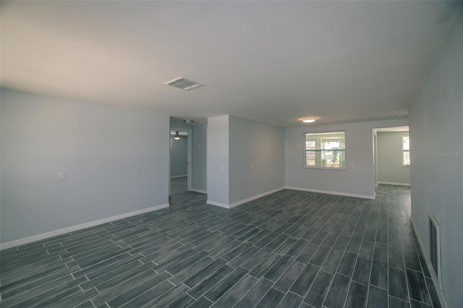 Image 8 of 48 For 13909 Barnard Avenue