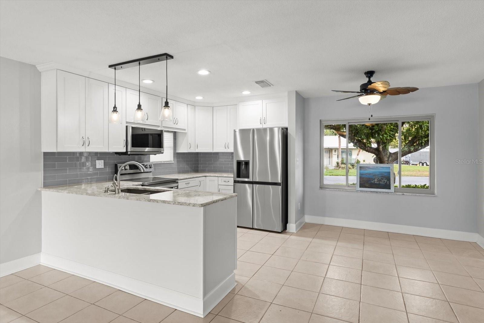 Listing photo id 10 for 11446 Bayshore Drive 36