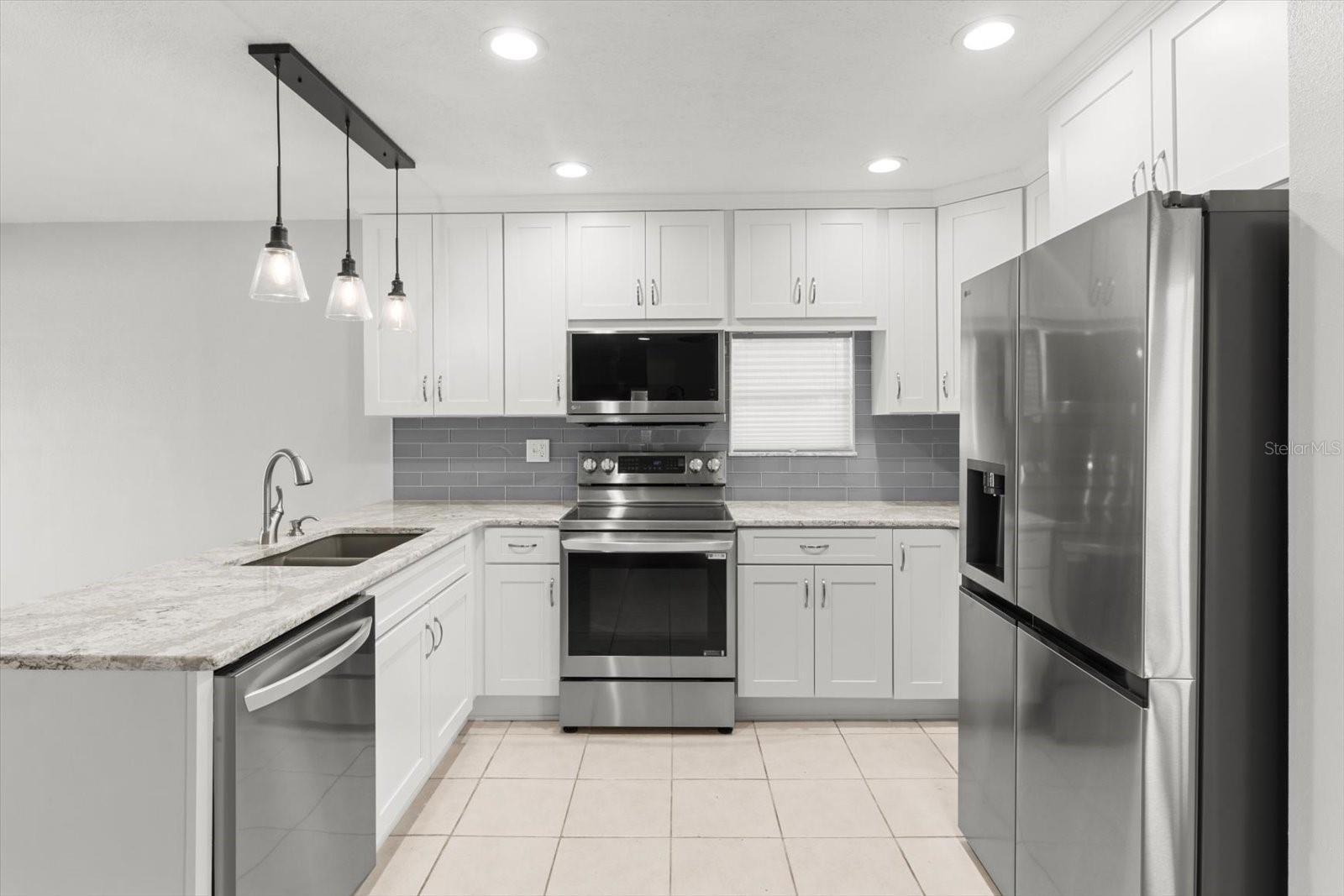 Listing photo id 12 for 11446 Bayshore Drive 36