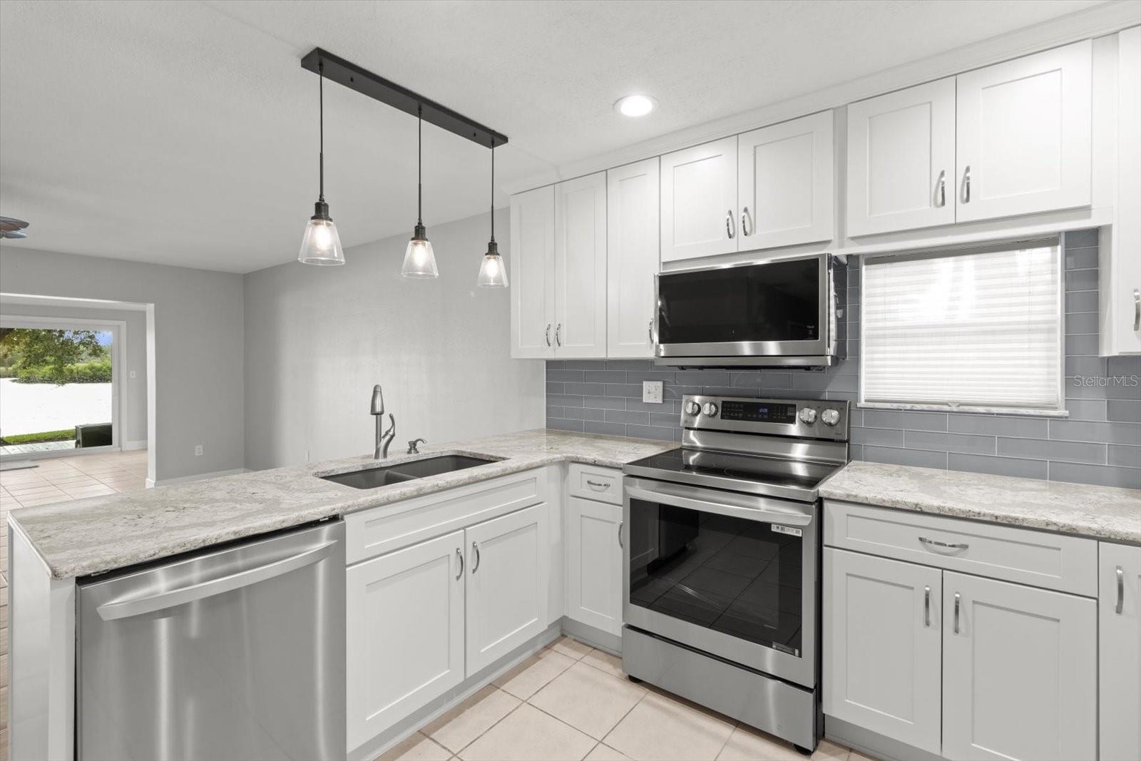 Listing photo id 13 for 11446 Bayshore Drive 36