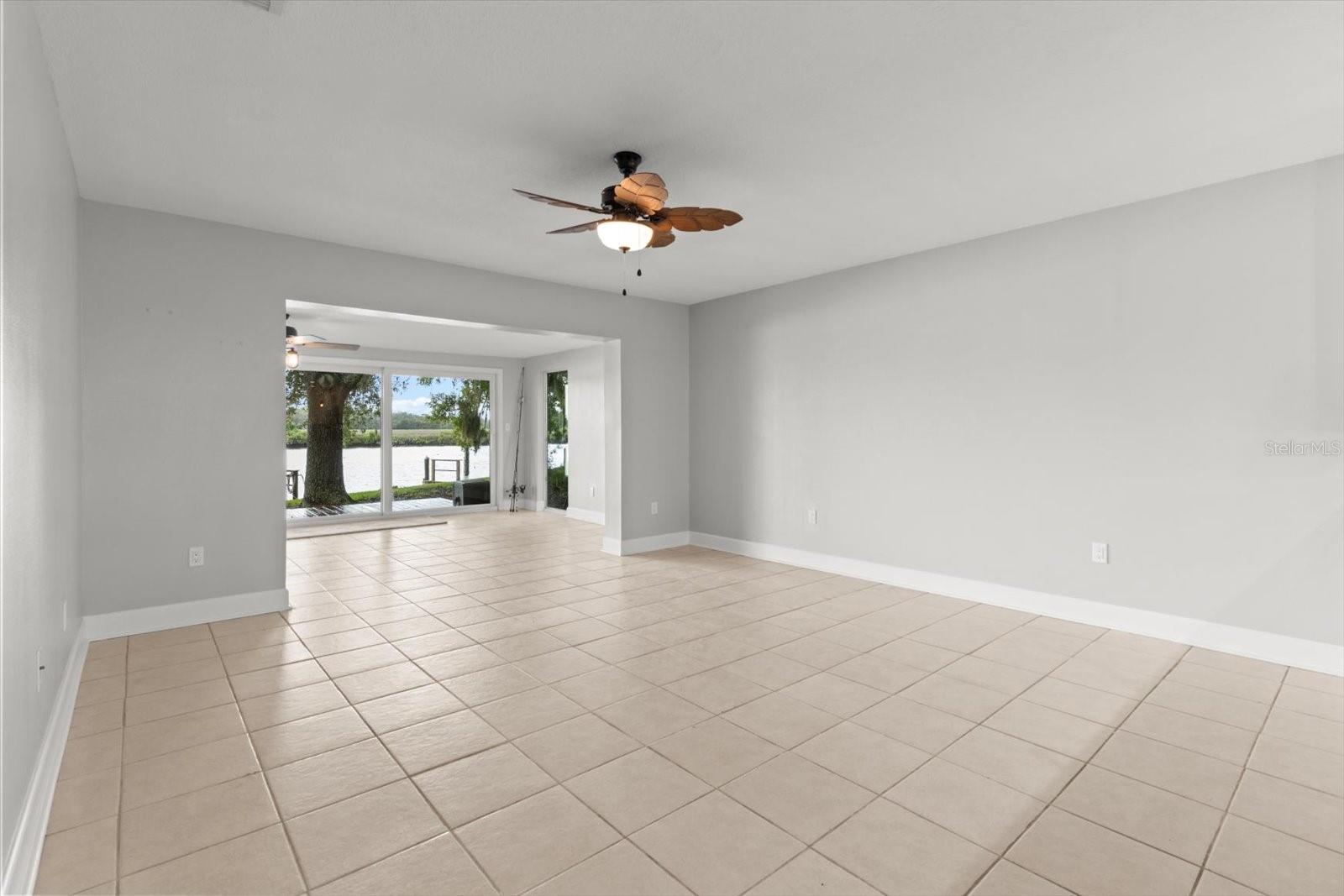 Listing photo id 15 for 11446 Bayshore Drive 36